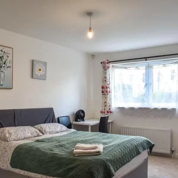 Spacious 2-Bedroom Ground Floor Flat with 2 Double Beds, Sleeps 4 in Central Aberdeen, hotel v destinaci Aberdeen