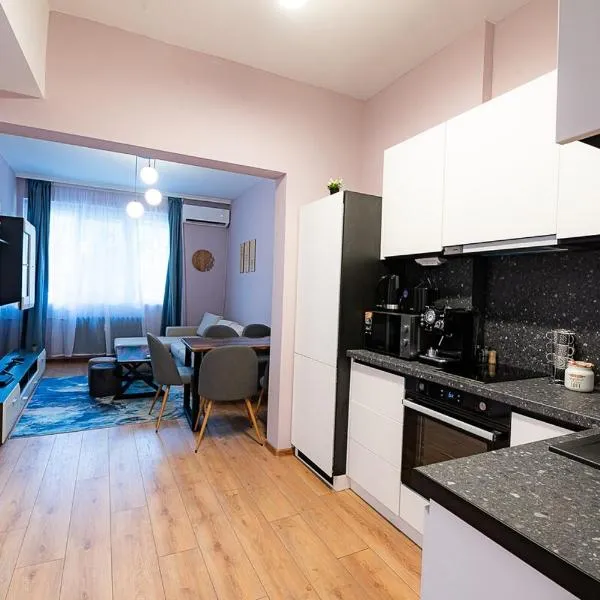 1 minute to main Street & NDK & Free Parking, hotel in Sofia