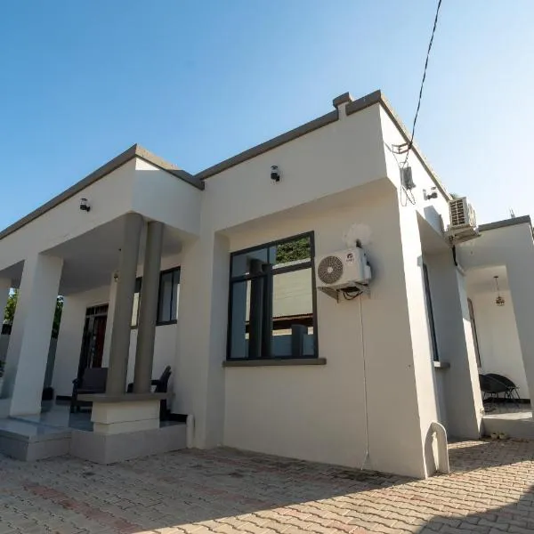 Strandnahes Haus mit Klimaanlagen und Waschmaschine, hotel in Dar es Salaam