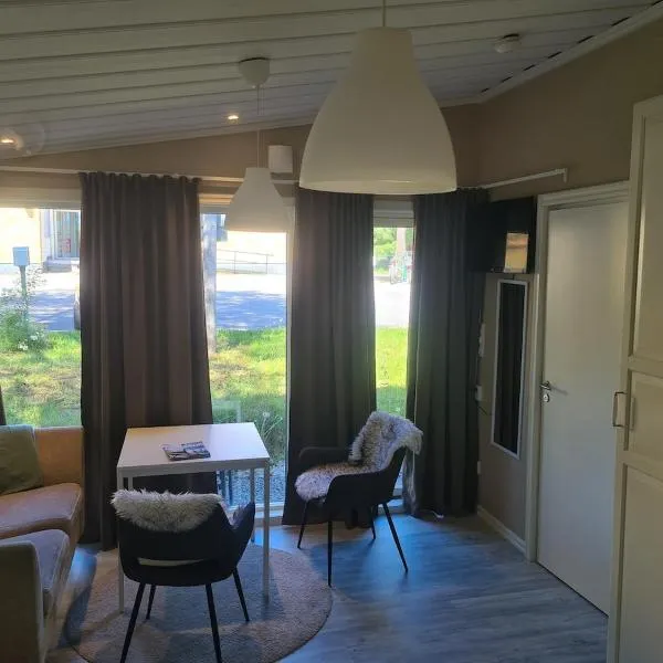 Modern cottage, quiet area with good bus connection, hotel v destinaci Luleå