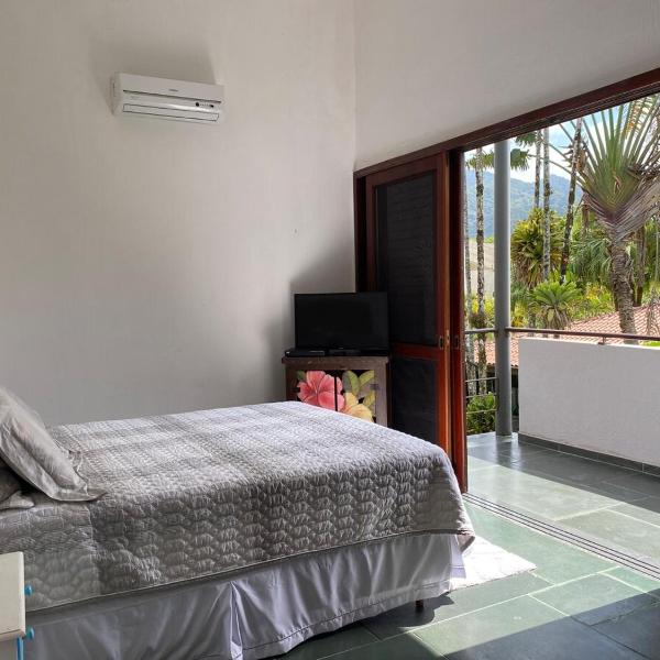 Casa com imenso jardim, sauna e piscina - Foto 2
