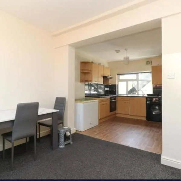 Beach Next Door Flat Retreat and Free Parking, hotel i Margate