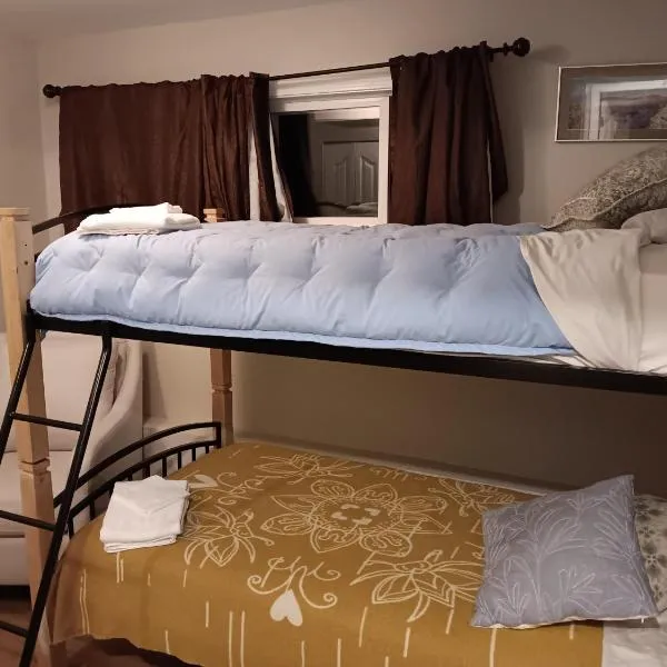 Comox Valley Guest House, hotel in Comox