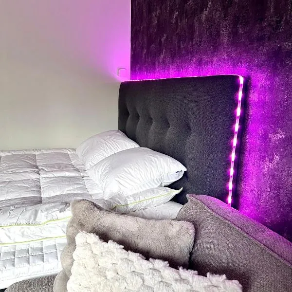 Helmi Villa, keskellä Vuokatti Sauna Ilmainen Pysäköinti Wi-Fi 75 smartTV omapiha, hôtel à Vuokatti