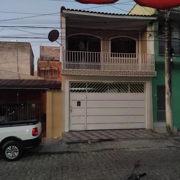 casa bem próxima a feira livre e do Santuário