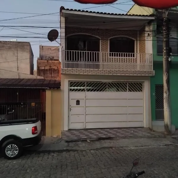 casa bem próxima a feira livre e do Santuário, Hotel in Aparecida