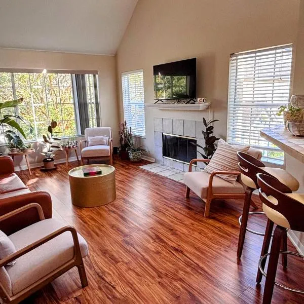 Condo near Jax Beach and Mayo Clinic, hotel in Jacksonville