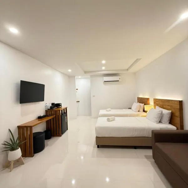 Veeyava Bangtao House, hotel in Surin Beach