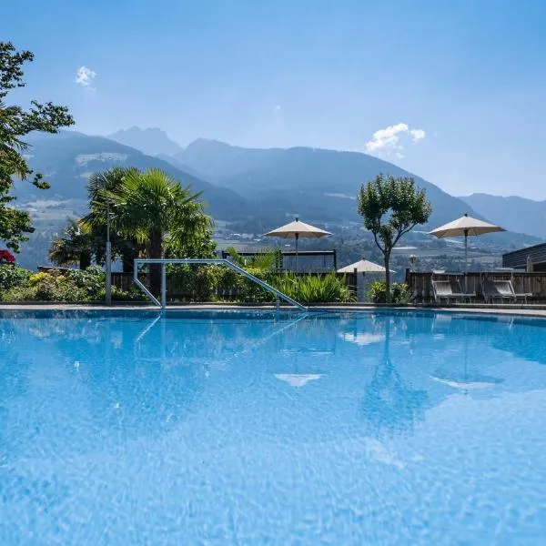 Hotel Zirmerhof & Residence, hotel v destinaci Rifiano