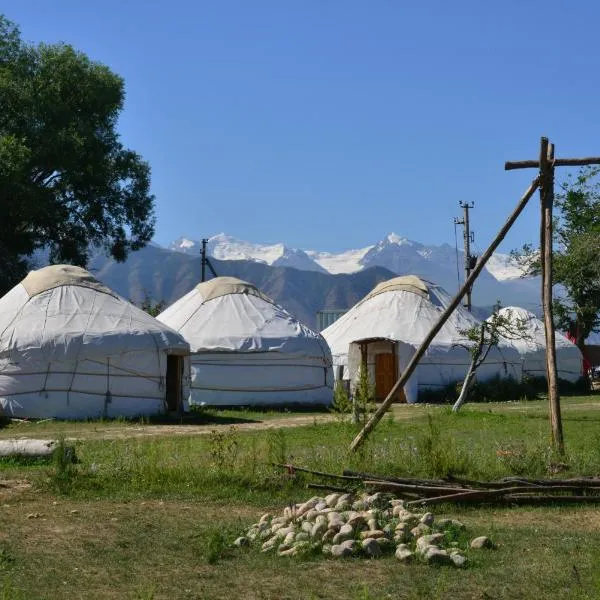 Jurten Camp Almaluu, hotel en Imeni Voroshilova