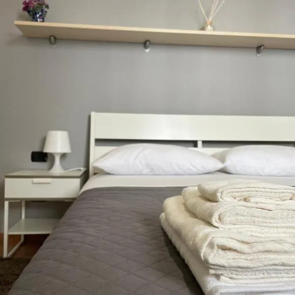 Miele Living Home - Comfort in the Heart of Vercelli, hotel in Vercelli