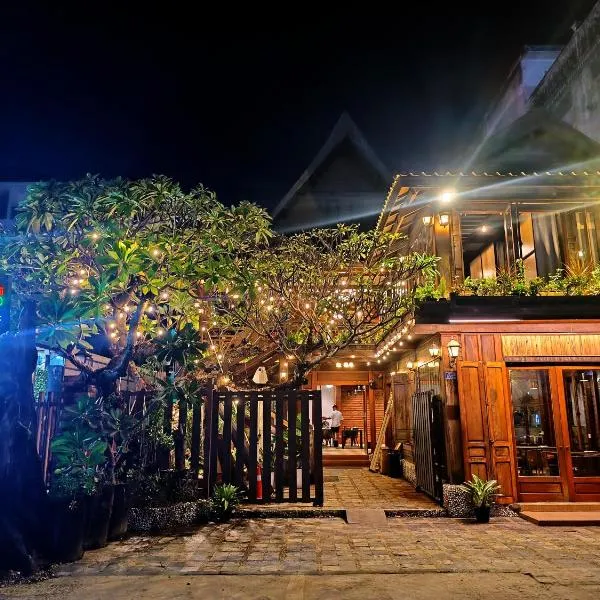 Wood Wood Hostel, hotel in Vientiane