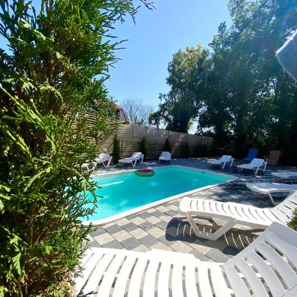 B&B House, hotel in Korostenʼ