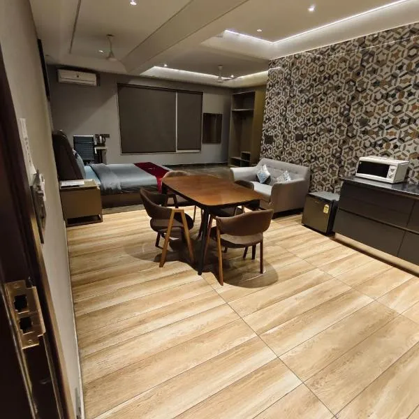 KRYC Luxury Living near Indraprastha Apollo Hospital, hotel in New Delhi