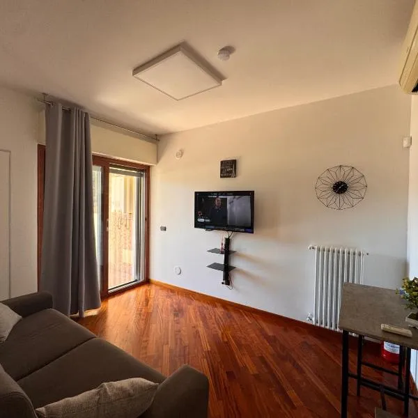 Del Console Apartment - Near Bari Airport & Station, hotel in Modugno