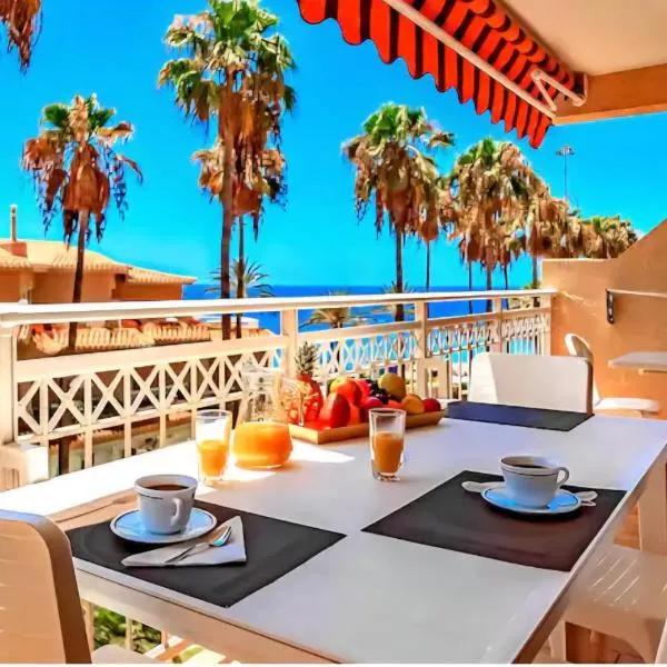 Magnificent beachfront apartment, hotel a Arona