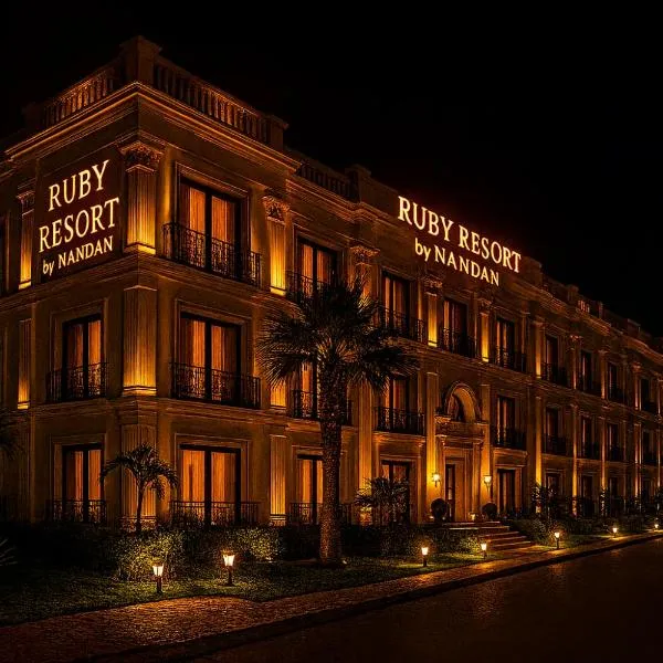 The Ruby Resort, Vrindavan #prime location #luxury rooms #near prem mandir #restaurant #big lawn #parking # by nandan group#, hotel in Vrindāvan