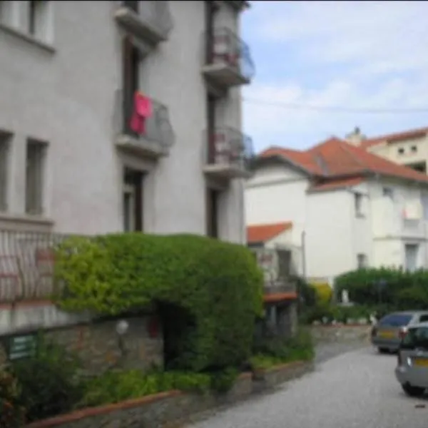 Hébergements à La Rive, Accueil ouvert tous les jours jusqu'à 20h00 dernier délai, depuis 30 ans ! Réserver ici svp ! Merci ! Aucun règlement à distance accepté, Paiement par CB, Espèces, Chèque ou Chèques-Vacances impérativement à la remise des clefs !, hotel em Amélie-les-Bains-Palalda