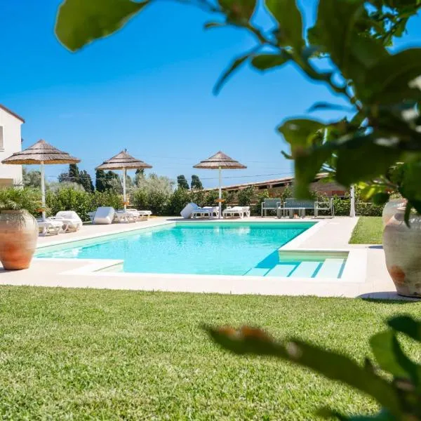 Villa Carmiano Luxury bedrooms in Avola in the province of Syracuse with room with swimming pool, hotel v destinaci Avola