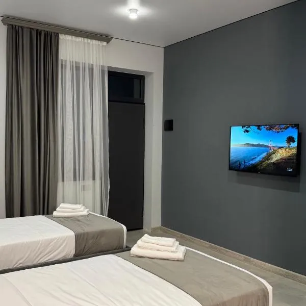 Terminal 1, hotel in Pʼarakʼar