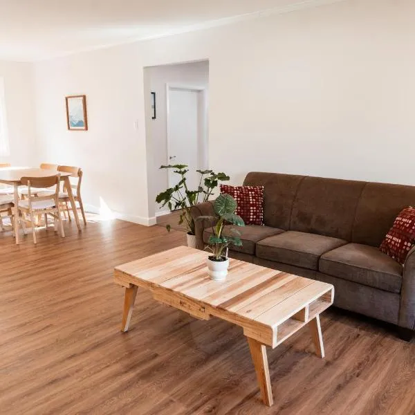 Cozy Weekend Retreat in W Knoxville, hotel in Knoxville