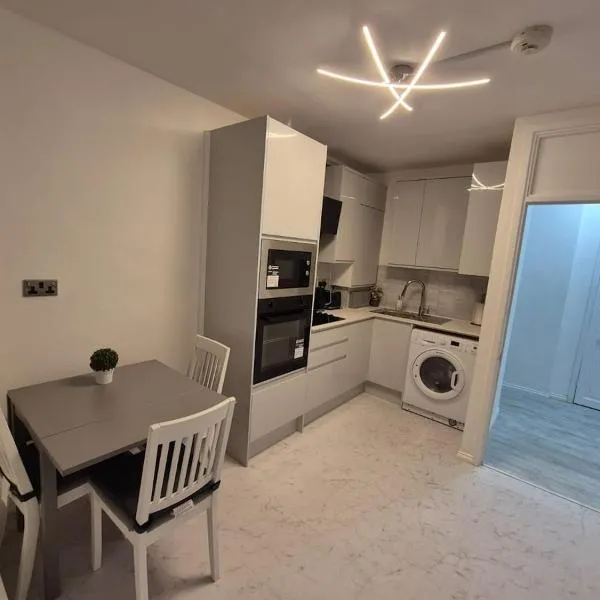 Wimbledon Tennis 2-bedroom house, hotel a Londres