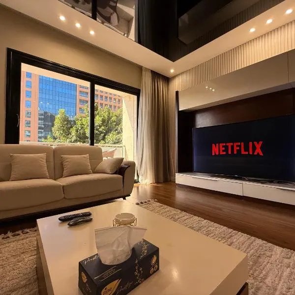 Family Sparkling 2BR Facing CityStar, hotel em Cairo
