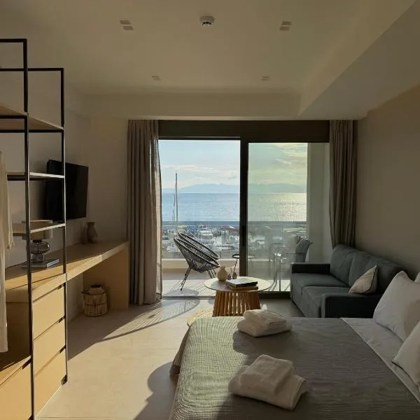 Marathon Coast-Seafront Luxury Apartments, hotel em Nea Makri