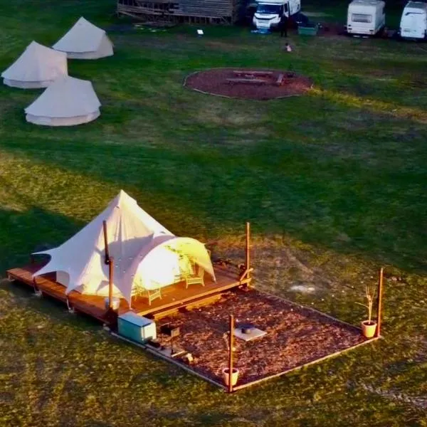Glamping and Camping at The Orchard, hotel in Redbourn
