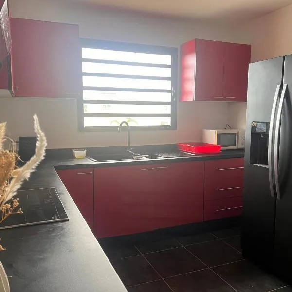 Eden Garden t3 appartement spacieux avec jardin Eco-ferme、Sainte-Suzanneのホテル