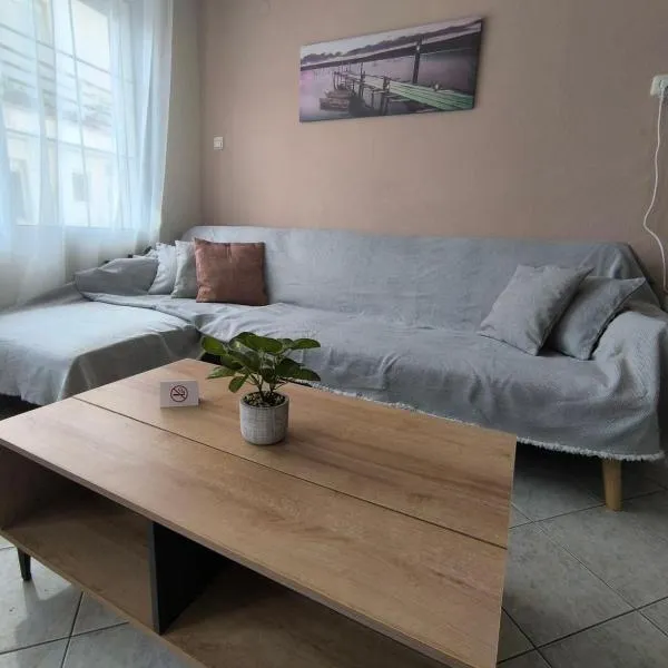 Cozy Houses One Apartment with Hydromassage tub and Terrace near city center, hotel v mestu Kavala