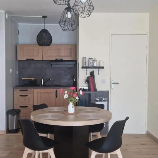 Appartement T2 bord de mer résidence calme, hotel in Courseulles-sur-Mer