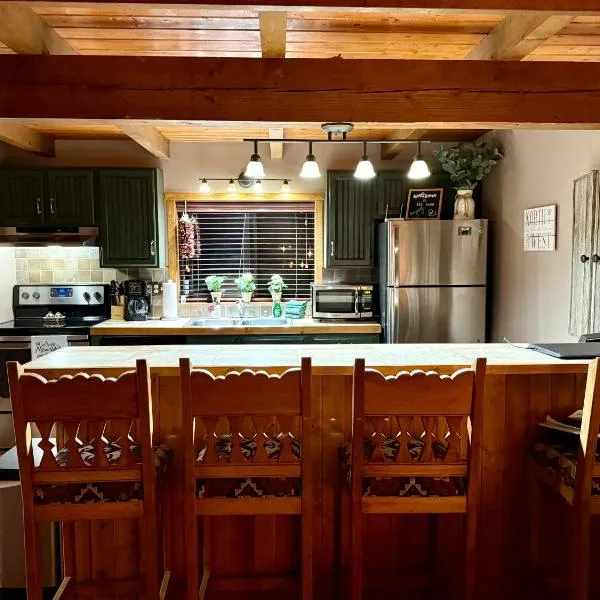 Aspen West #5 Townhouse With High Speed Wifi: Red River şehrinde bir otel