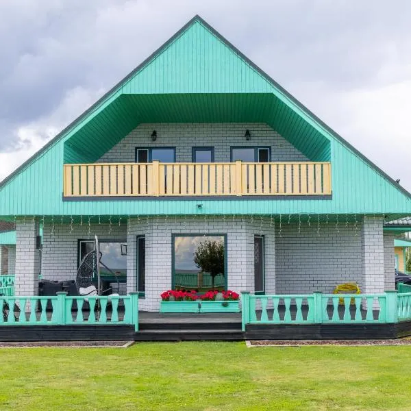 Raja Lake House, hotel in Raja