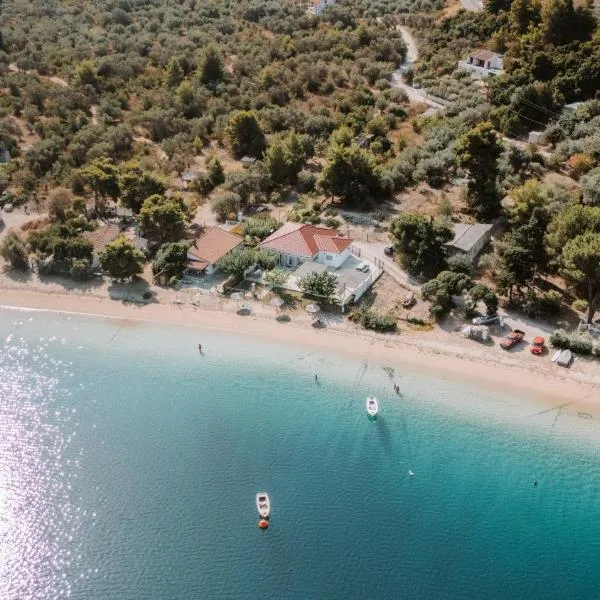 Bluevera seafront villa-Aidipsos bay, hotel em Gialtra