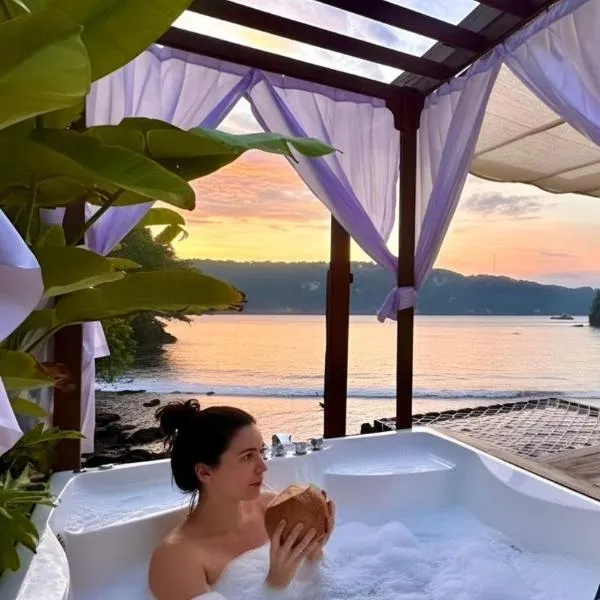 Beachfront Luxury Dome Villas - Gamat Bay Resort, hotel v destinaci Nusa Penida