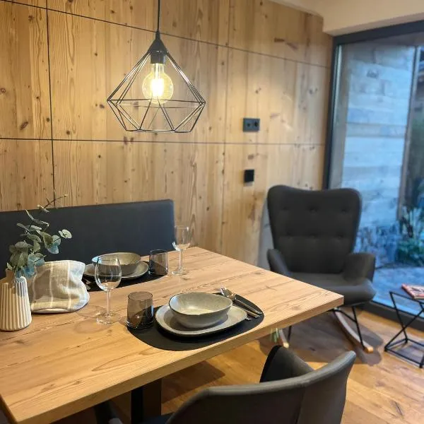 Alpinum Chalet mit privater Außensauna, hotelli kohteessa Rettenberg