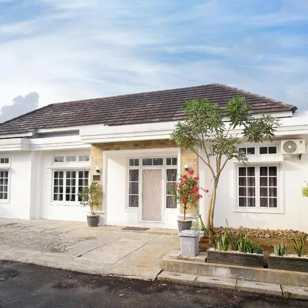 Pilla Villa Purwokerto, hotel in Purwokerto