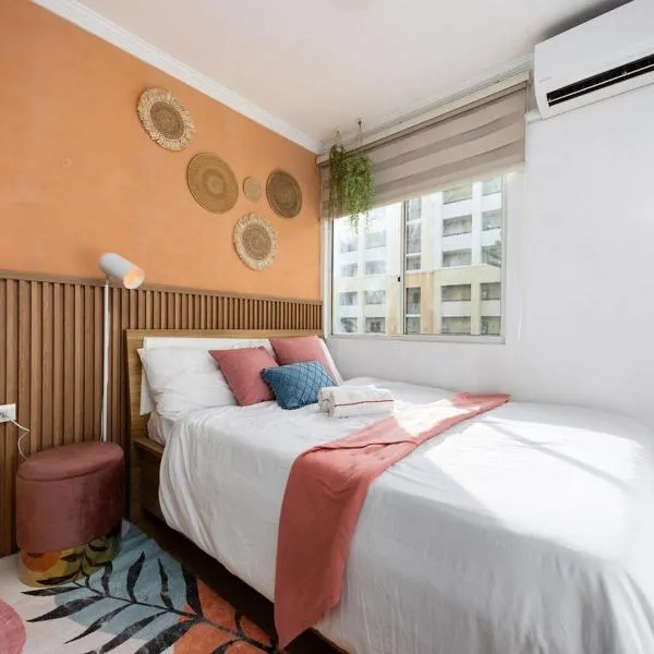Terracotta Cove 2BR Suite, SM Seaside, Oceanpark, hotel em Cebu
