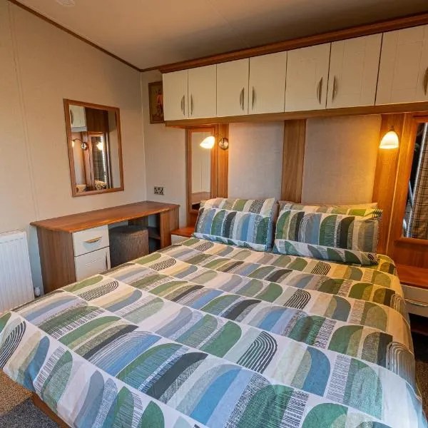 Caravan Hire Mersea Island - EOEPS, hotel i East Mersea