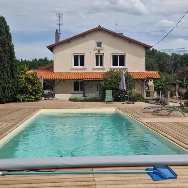 Gîte des chardreaux, hôtel à Marval