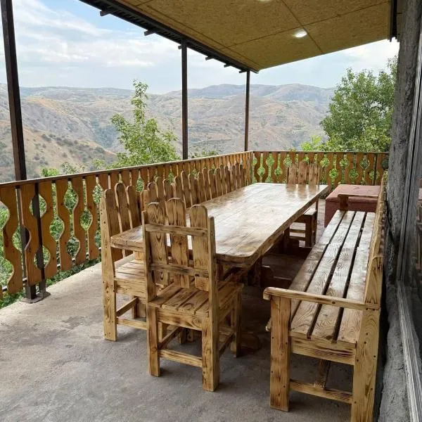 Tesaran Hyuratun, hotel sa Garni