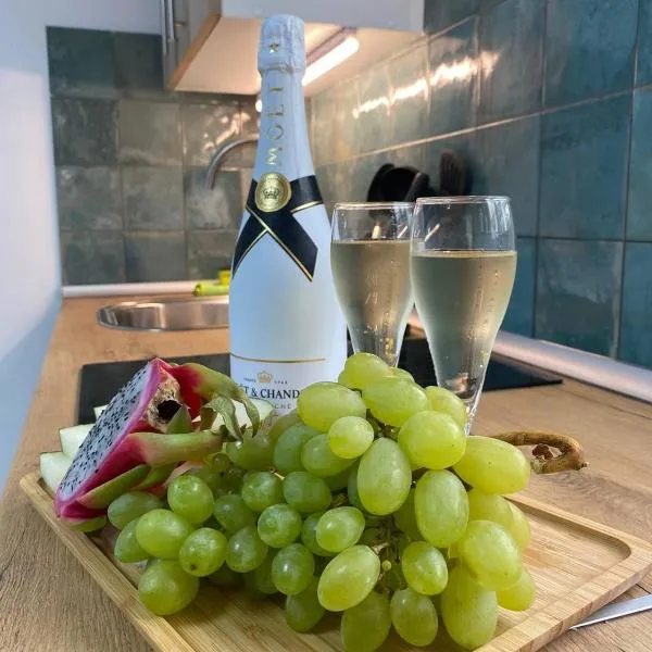 BEACH Arguineguin FIRST LINE 8 studio CHG FAMILY HOTEL, hotel in Arguineguín