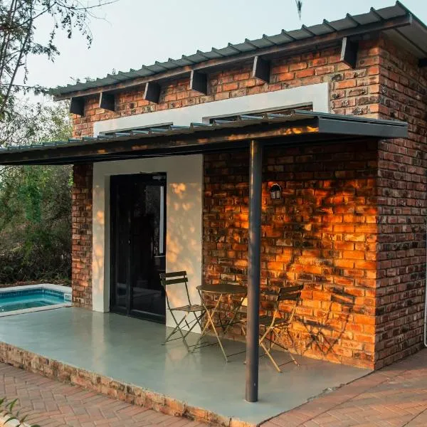 The Hill Chalets - Crocodile Pools-Self Catering, hôtel à Ramotswa