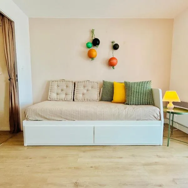 Appart Bréti Plage 1 avec parking - 50m de la plage, hotel in Brétignolles-sur-Mer