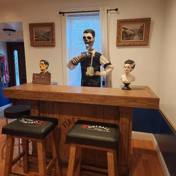 Old Salem House 15 mins from downtown Salem, hotell i Peabody