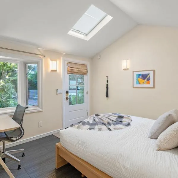 Downtown Palo Alto Gem! Cute, Spotless Guest House, hotel in Palo Alto