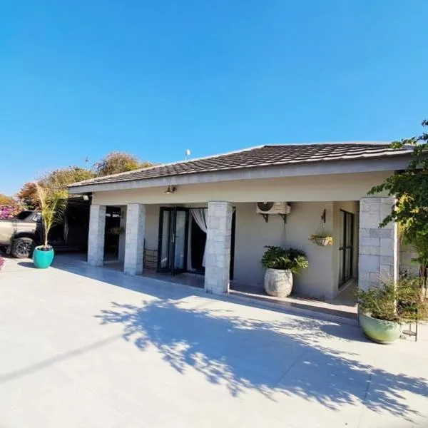 Luna Holiday Home, hotel in Maun