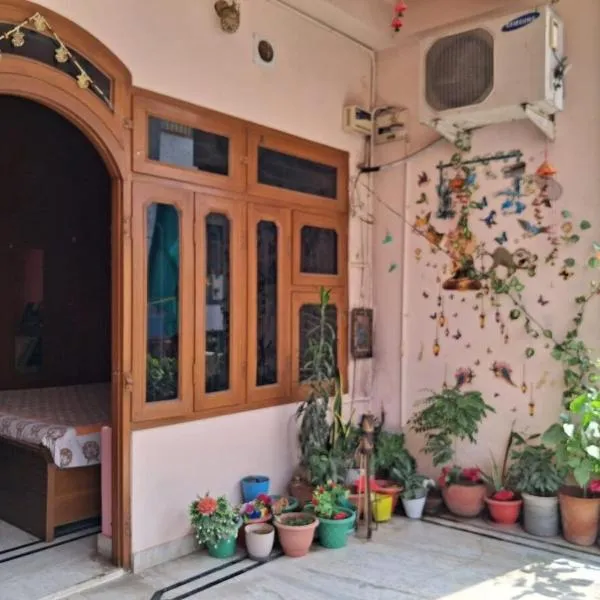 Jaipur Gypsy-Foodie paradise near Birla Mandir, hotel in Jaipur