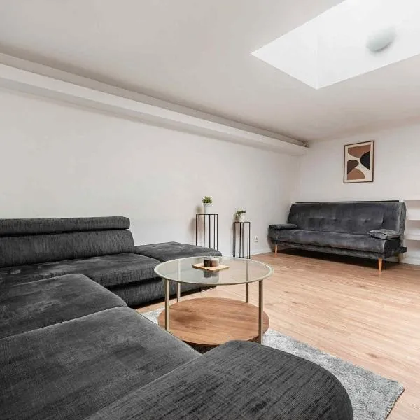 Large apartment in the center of Warsaw by P&M, ξενοδοχείο στη Βαρσοβία